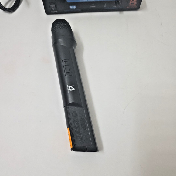 MR DJ MICVHF3100 Wireless Dual-Channel Handheld design Microphone System - Picture 6 of 7